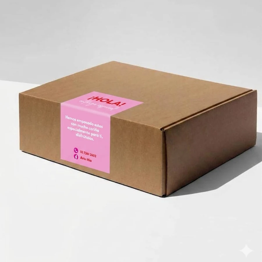 Etiqueta de bienvenida impresa por Artemia en una caja de envío kraft